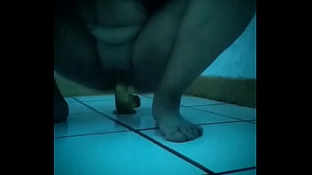 Recibe el año caliente y con su juguete favorito ️