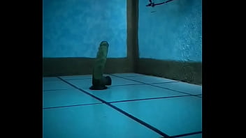 Recibe el año caliente y con su juguete favorito ️