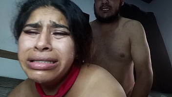 Se lo meto muy profundo y termina vomitando