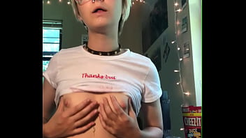 I want to fucking dis hoe in the nose