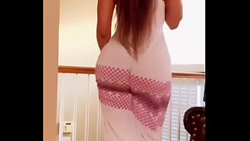 Thick girl shakes ass without panties