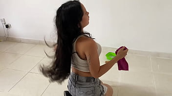 ¡vecina culona se asegura de que el apartamento este bien porno en español