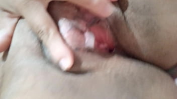 Novinha safada gemendo gostoso até gozar