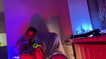 Marycandy loves her sexy body