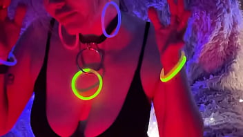 Marycandy loves her sexy body