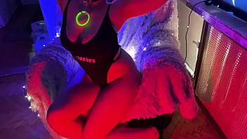 Marycandy loves her sexy body