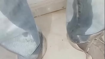 Pantalones orinados con pañal de tela y doble orgasmo