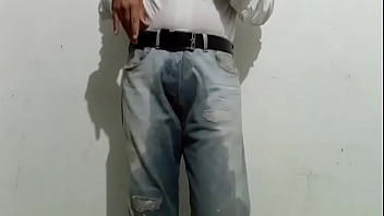 Pantalones orinados con pañal de tela y doble orgasmo