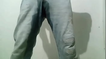 Pantalones orinados con pañal de tela y doble orgasmo