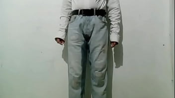 Pantalones orinados con pañal de tela y doble orgasmo