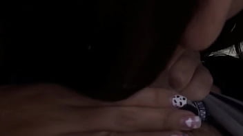 Encuentro a mi hijastra metiendose los dedos al coño en su habitacion y le meto la verga rirecto al coño