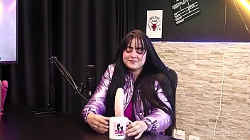 O boquete dela é algo inesquecível então ela pegou um pau para fazer uma demonstração pamela sagaz sheer red