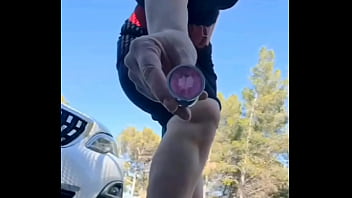 Sur un parking avec mon plug