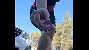 Sur un parking avec mon plug