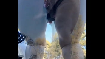 Sur un parking avec mon plug