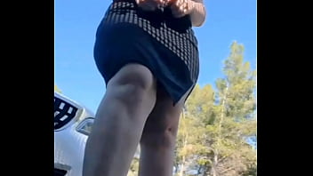 Sur un parking avec mon plug