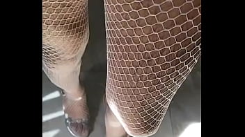 Lindísima Travesti Desnuda En Zapatillas Y Pantimedias thumbnail