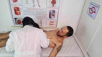 Enfermeira faz paciente ter ereção muito dura