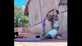 Stretches #yoga #stretches #inkedgirl #tattoo #tattoos #inkedsport #inkedyoga #tattooyoga