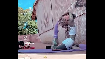 Stretches #yoga #stretches #inkedgirl #tattoo #tattoos #inkedsport #inkedyoga #tattooyoga