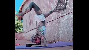 Stretches #yoga #stretches #inkedgirl #tattoo #tattoos #inkedsport #inkedyoga #tattooyoga