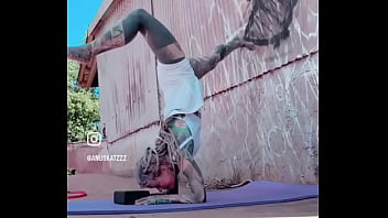 Stretches #yoga #stretches #inkedgirl #tattoo #tattoos #inkedsport #inkedyoga #tattooyoga