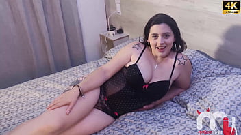 Sendo fodida por 2 negros incrivelmente dotados e me enchendo de leite