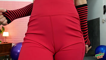 Pretty busty doll huge cameltoe in tight leggings