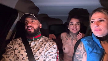 Motorista de aplicativo pega uma passageira que tinha acapado de fazer aniversário não aguentamos e pedimos pra chupar ela toda de presente ate ela gozar gostoso nassa boca