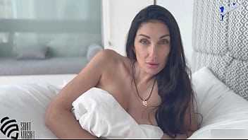 Top model gets cum on her face