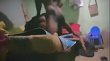 Je appeler un jeune garçon du cartier pour qu’il me baise durement