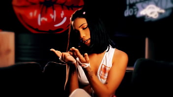 A safada dá aula de sexo oral