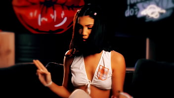 A safada dá aula de sexo oral