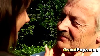 Tattooed girl blowing stiff dick