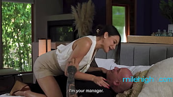 Big dick employee wants to be useful but she only sees one thing she wants from him Big dick employee wants to be useful but she only sees one thing she wants from him