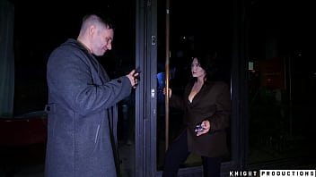 Peachy alice fucks big dick last minute customer