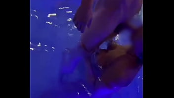 Mamando dotado na suruba