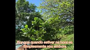 Cantor mostrando seu talento