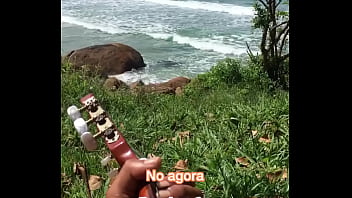 Cantor mostrando seu talento