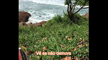 Cantor mostrando seu talento