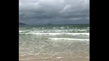 Cantor mostrando seu talento