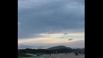 Cantor mostrando seu talento