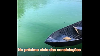 Cantor mostrando seu talento