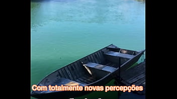 Cantor mostrando seu talento