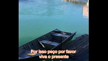 Cantor mostrando seu talento