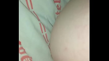 Comendo uma novinha casada branquinha