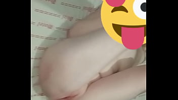 Comendo uma novinha casada branquinha