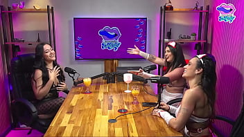 Três morenas se pegando