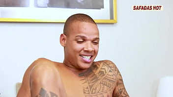 Mega dotado fodendo a enfermeira rabuda