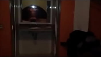 Se pone en 4 posición sexual